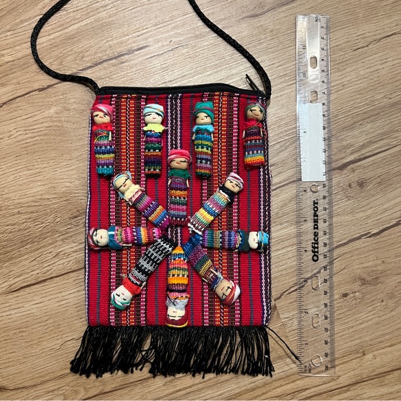 Handmade Guatemalan Worry Doll crossbody purse - Picture 4 of 6